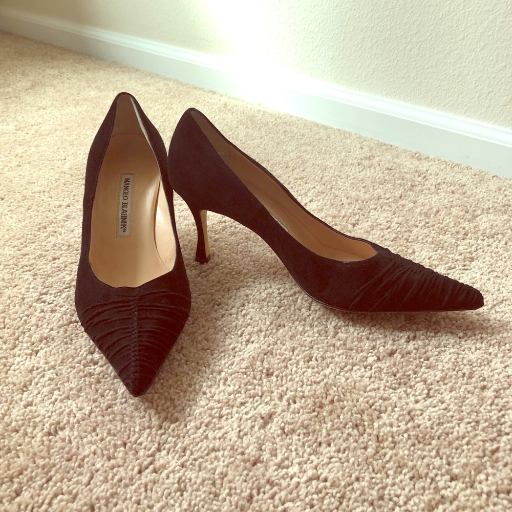 Manolo Blanik black suede pumps